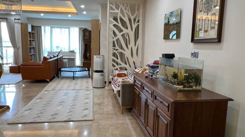 golf view 267m2 apartment for rent in L1 Ciputra (13)