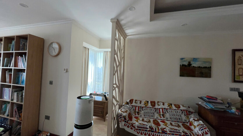 golf view 267m2 apartment for rent in L1 Ciputra (14)