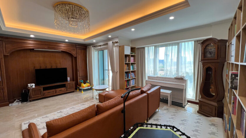 golf view 267m2 apartment for rent in L1 Ciputra (18)