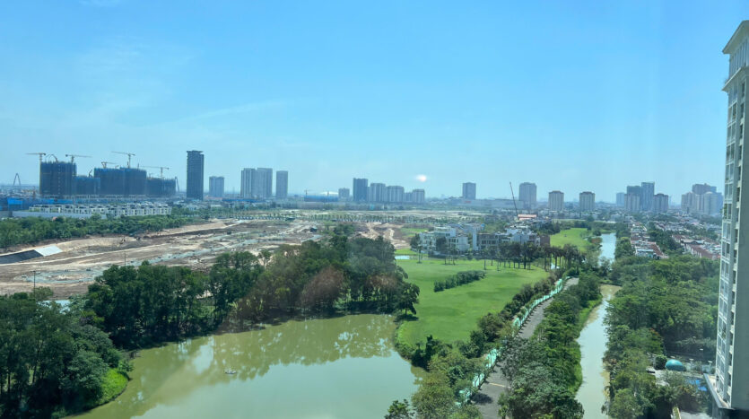 golf view 267m2 apartment for rent in L1 Ciputra (3)