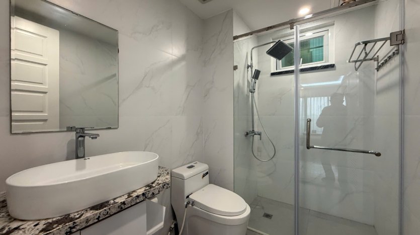 3 bedroom plus apartment for rent in e4 ciputra (18)