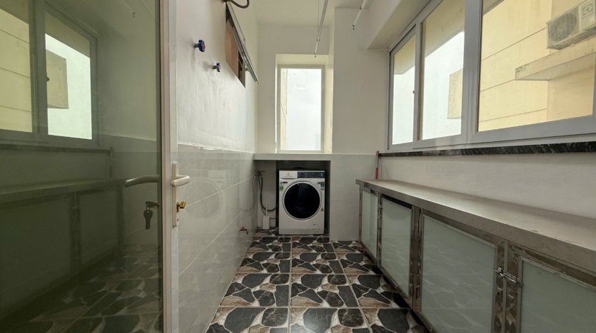 3 bedroom plus apartment for rent in e4 ciputra (19)