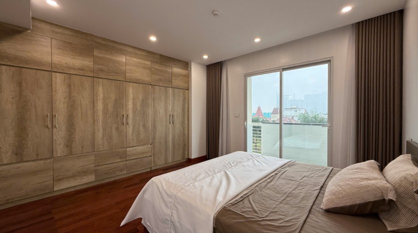 3 bedroom plus apartment for rent in e4 ciputra (24)