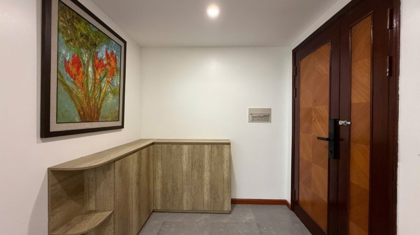 3 bedroom plus apartment for rent in e4 ciputra (25)