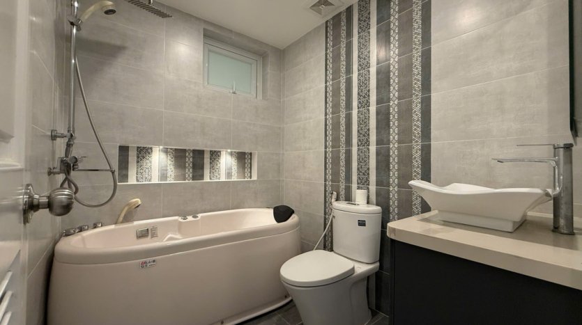 cheap but nice 3BR + apartment for rent in e5 ciputra (19)