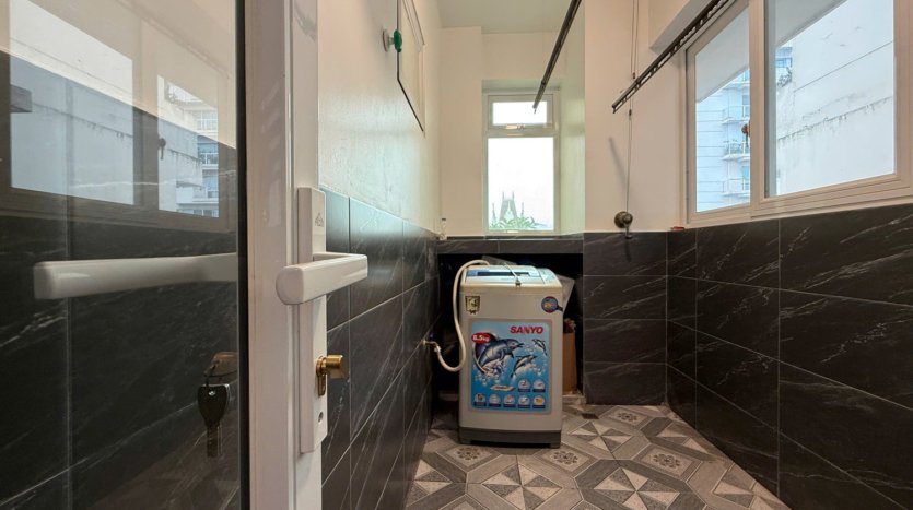 cheap but nice 3BR + apartment for rent in e5 ciputra (23)