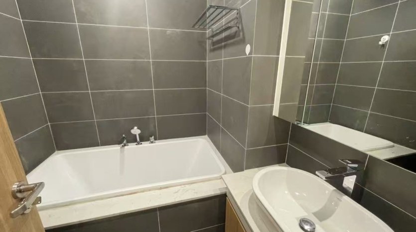 corner 3BR apartment in The Zei with lake view (8)