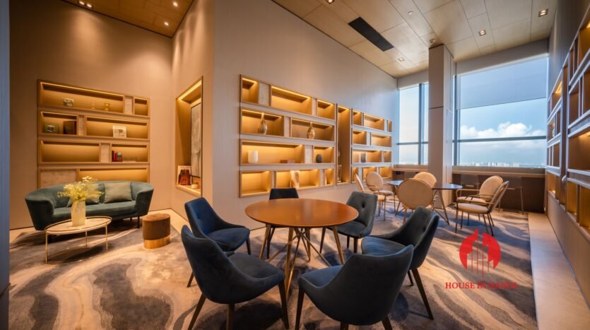 high end 3 bedroom apartment for sale in downtown saigon (1)