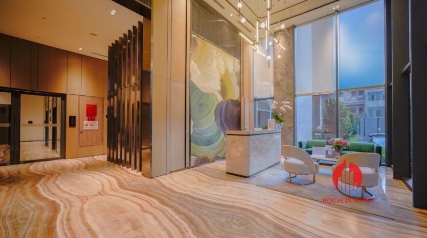 high end 3 bedroom apartment for sale in downtown saigon (2)