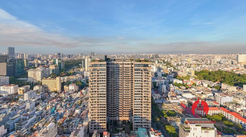 high end 3 bedroom apartment for sale in downtown saigon (7)