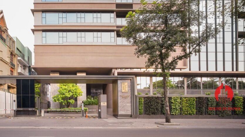 high end 3 bedroom apartment for sale in downtown saigon (8)