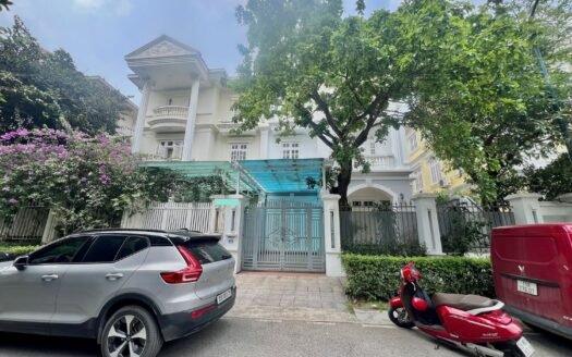 Big Villa For Rent in Ciputra C5 Block Near The International Schools