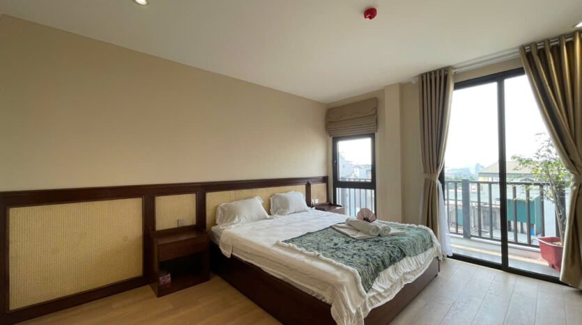 big lake view apartment for rent in truc bach (10)
