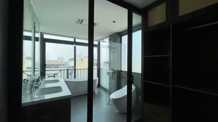 big lake view apartment for rent in truc bach (13)