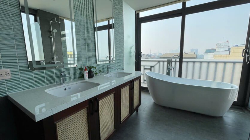 big lake view apartment for rent in truc bach (14)