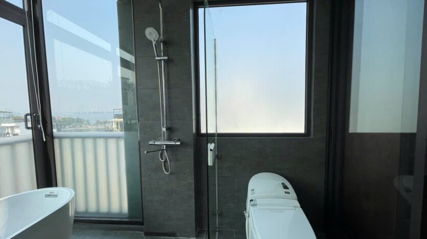 big lake view apartment for rent in truc bach (16)