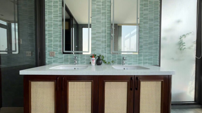 big lake view apartment for rent in truc bach (17)