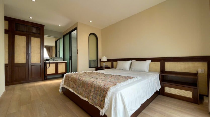 big lake view apartment for rent in truc bach (18)