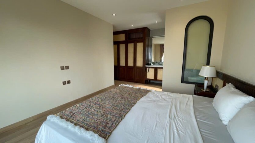 big lake view apartment for rent in truc bach (19)