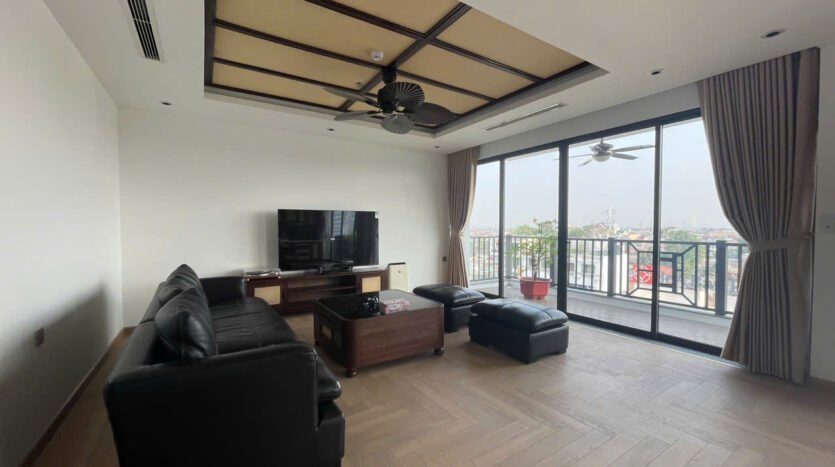big lake view apartment for rent in truc bach (2)
