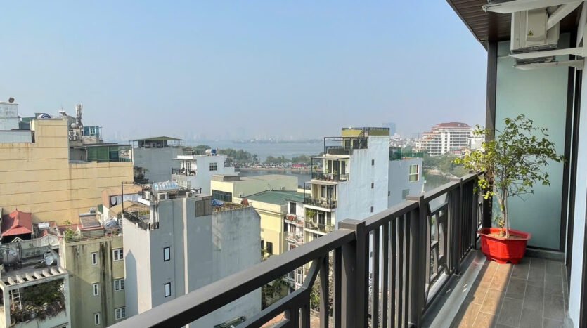big lake view apartment for rent in truc bach (21)
