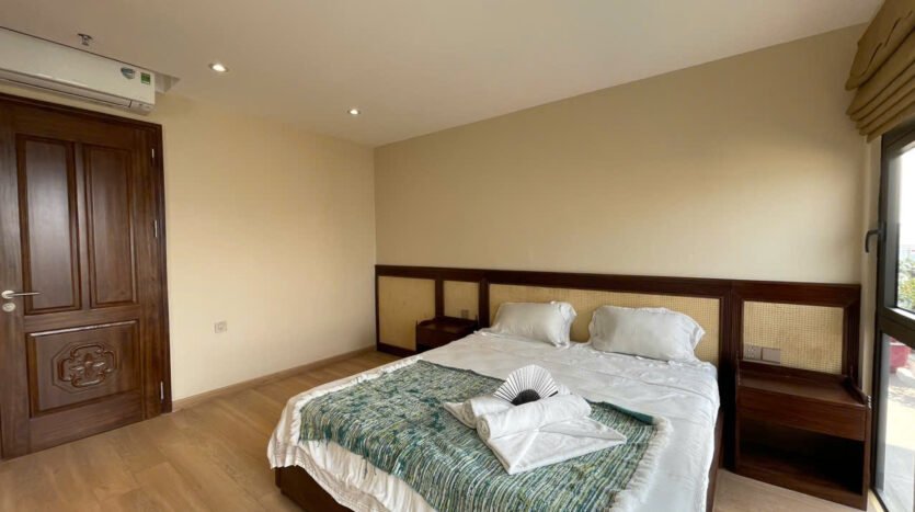 big lake view apartment for rent in truc bach (24)