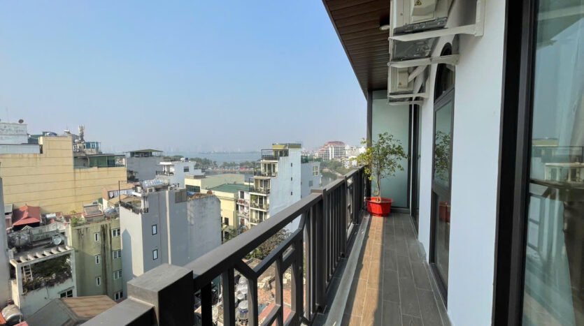 big lake view apartment for rent in truc bach (30)