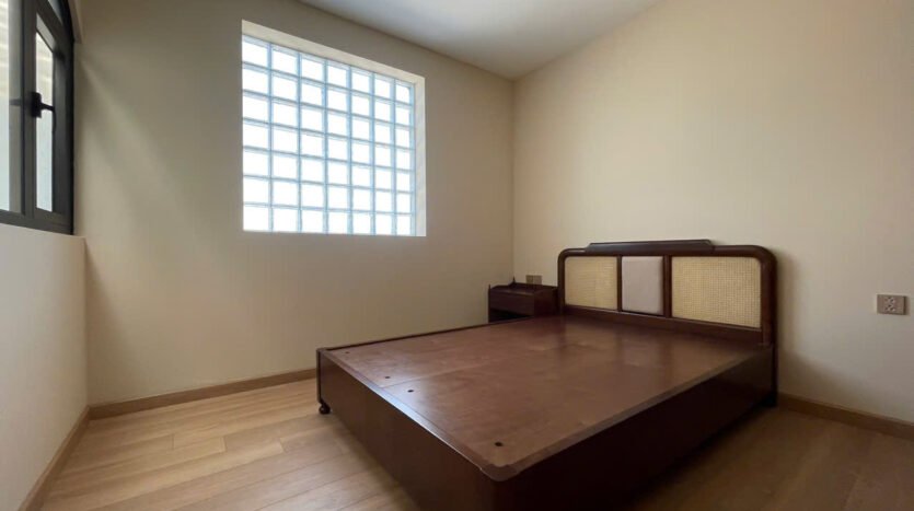 big lake view apartment for rent in truc bach (31)