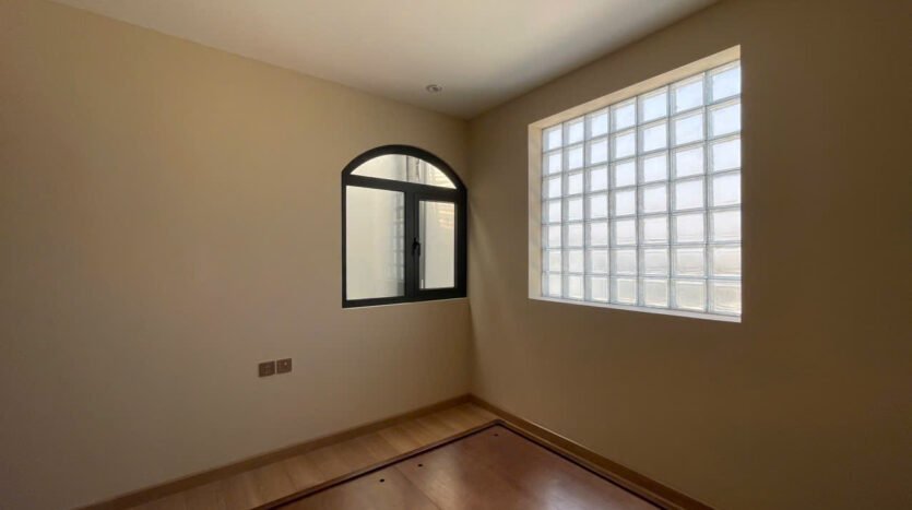 big lake view apartment for rent in truc bach (33)