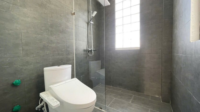 big lake view apartment for rent in truc bach (35)
