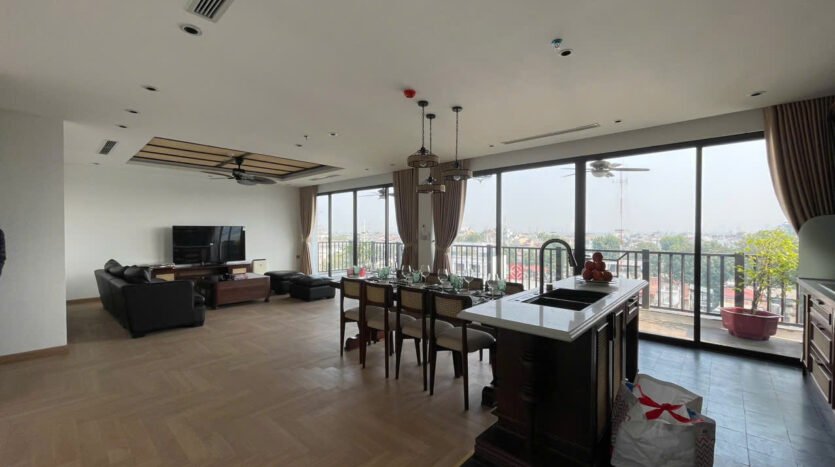 big lake view apartment for rent in truc bach (7)