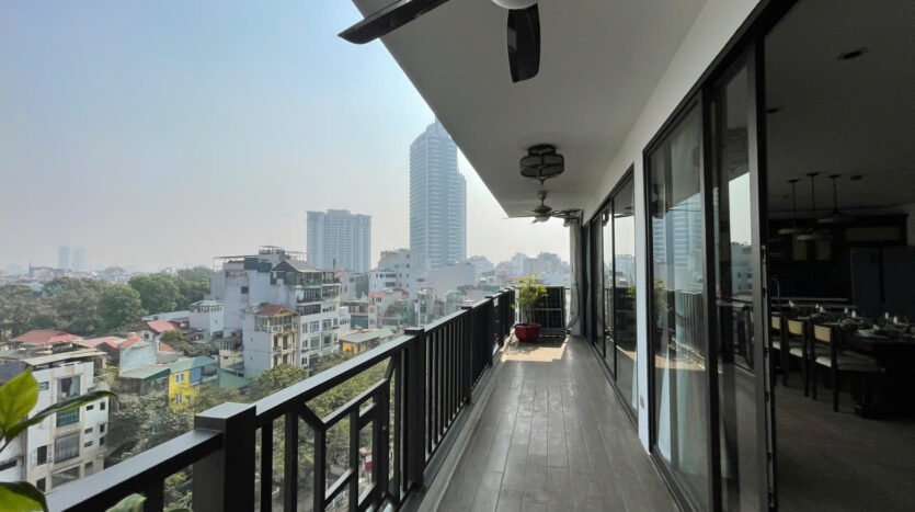 big lake view apartment for rent in truc bach (8)