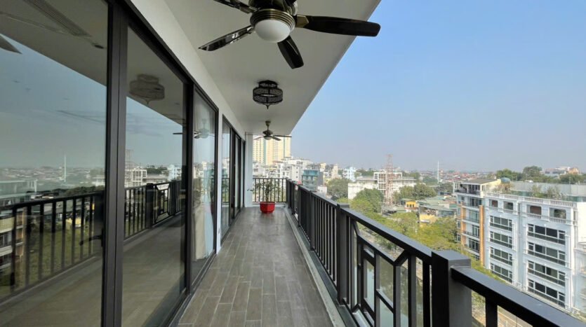 big lake view apartment for rent in truc bach (9)