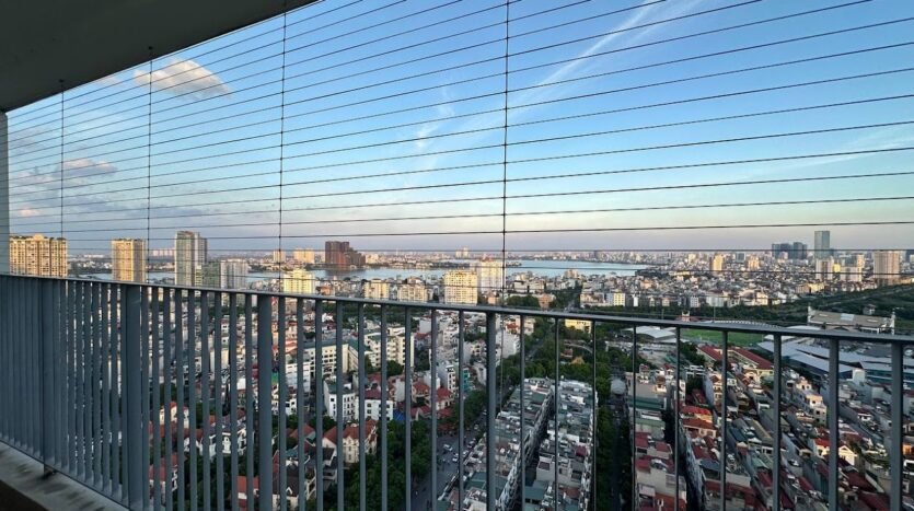 lake view 3 bedroom apartment for sale in kosmo tay ho (1)