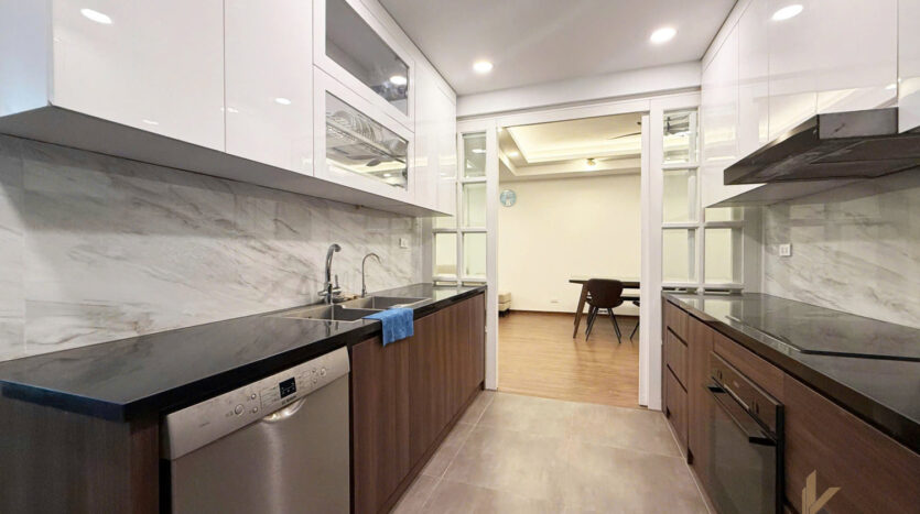 cheap but decent apartment for rent in E1 Ciputra (1)