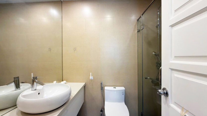 cheap but decent apartment for rent in E1 Ciputra (5)