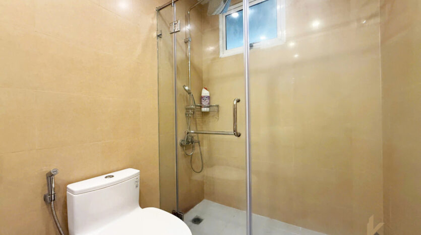 cheap but decent apartment for rent in E1 Ciputra (6)