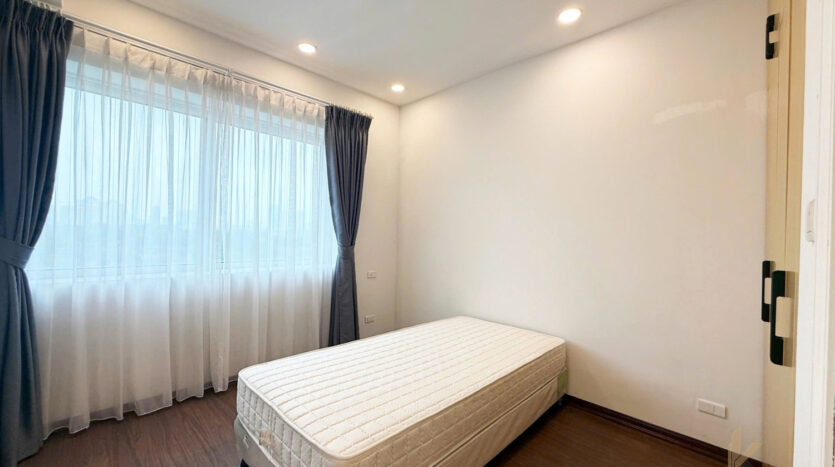 cheap but decent apartment for rent in E1 Ciputra (7)