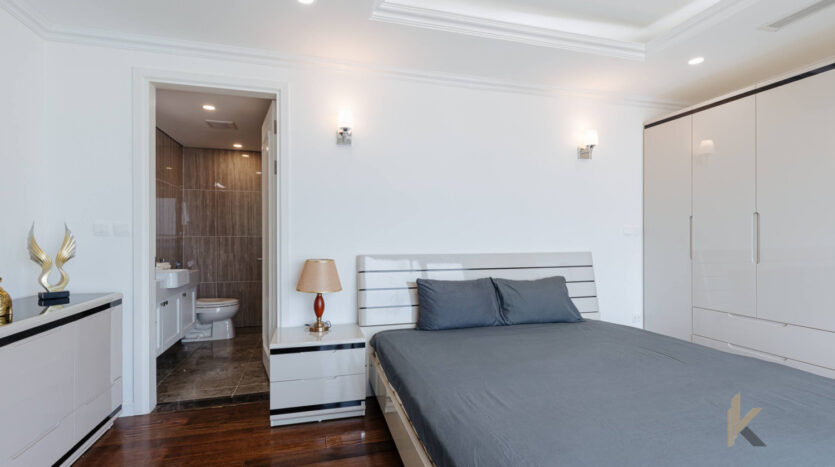 lake view 3 bedroom apartment for sale in le roi soleil quang an (13)