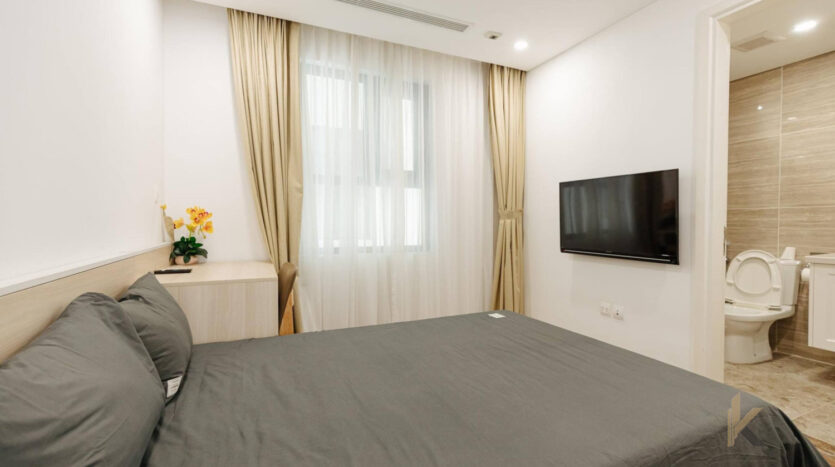 lake view 3 bedroom apartment for sale in le roi soleil quang an (19)
