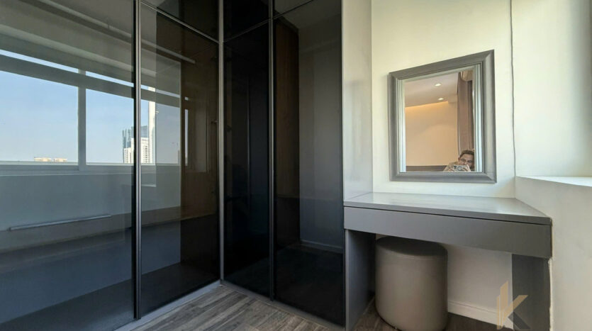 modern apartment after renovation for rent in e1 ciputra (10)