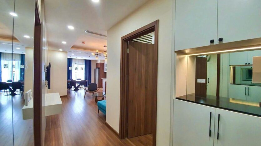 2 bedroom apartment for sale in golden park cau giay (18)