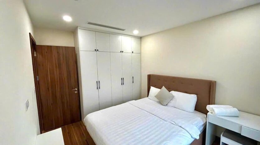 2 bedroom apartment for sale in golden park cau giay (9)