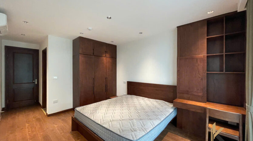 2 bedroom Apartment on Mac Dinh Chi Street (11)