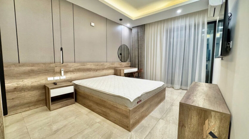 3 bedroom apartment on To Ngoc Van Street (17)