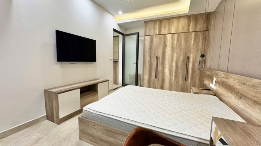 3 bedroom apartment on To Ngoc Van Street (18)