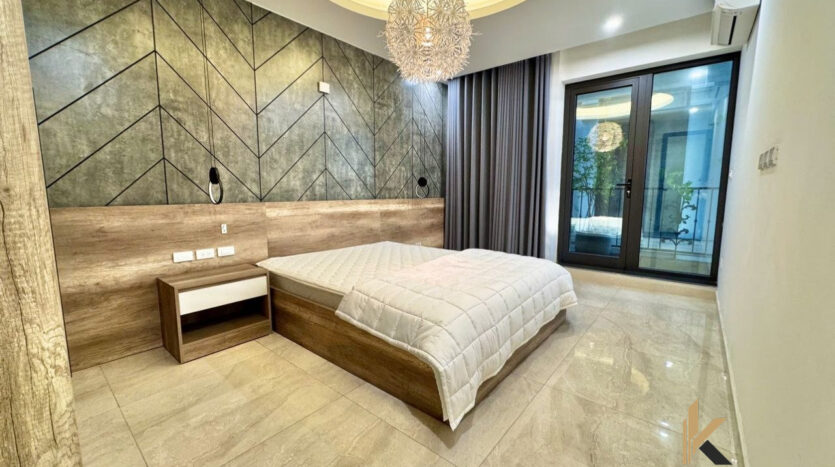 3 bedroom apartment on To Ngoc Van Street (3)