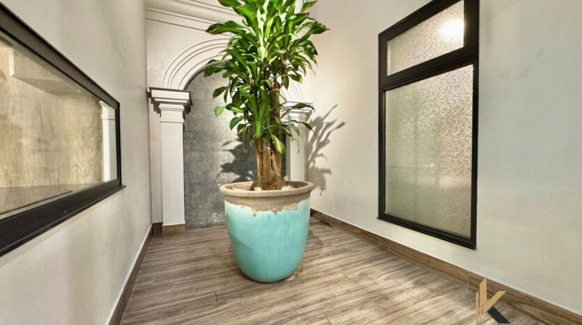 3 bedroom apartment on To Ngoc Van Street (7)