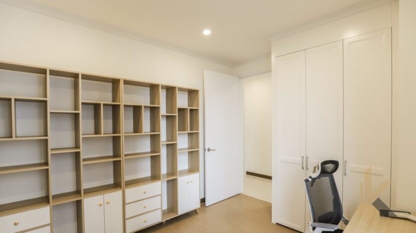 4 bedroom apartment for rent in 902 Starlake Hanoi (19)