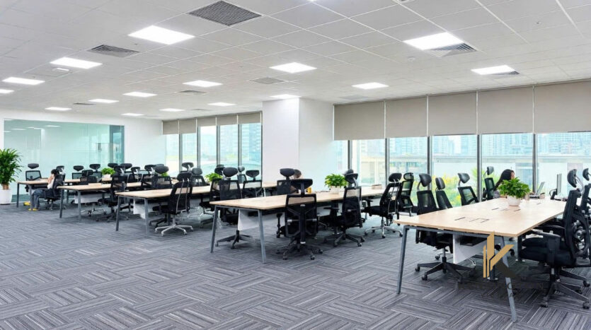 Office in Charmvit Tower (11)